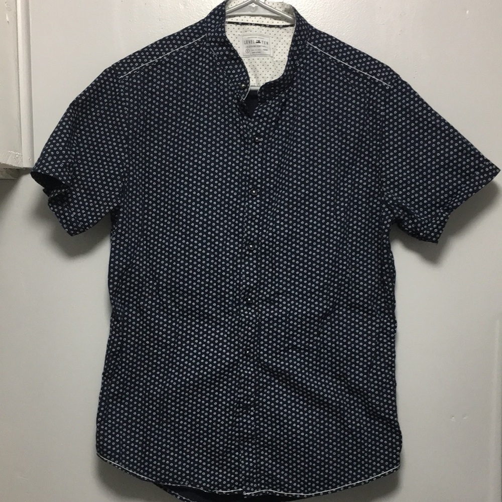 Level Ten button down shirt size Small. 100% cotton, In excellent condition.